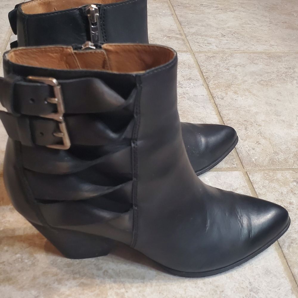 Frye Reina Twist Bootie Black size 9